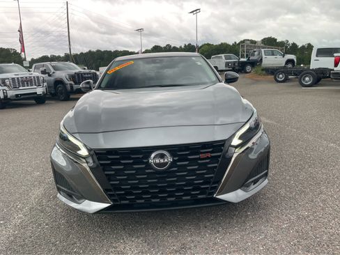 Used 2024 Nissan Altima 2.5 SR w/ SR Premium Package FWD image 2