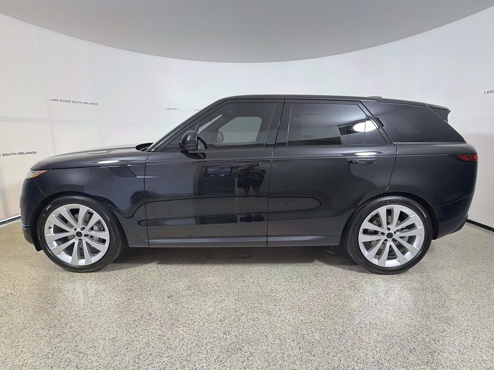 New 2027 Land Rover Range Rover Sport SE AWD/4WD image 2