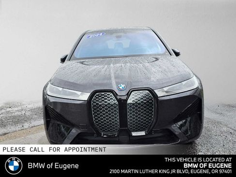 Used 2024 BMW iX xDrive50 w/ Sport Package AWD/4WD image 8