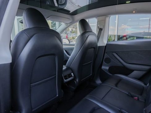 Used 2024 Tesla Model Y Long Range AWD/4WD image 32
