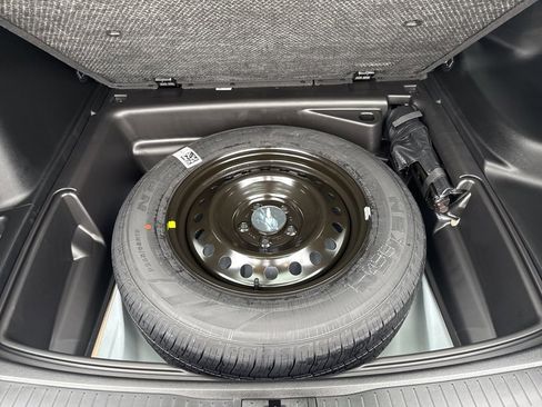 New 2025 Jeep Grand Cherokee Altitude image 9