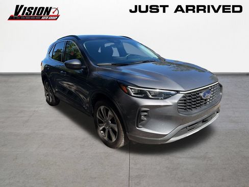Used 2025 Ford Escape Platinum AWD/4WD image 3
