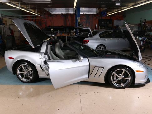 Used 2011 Chevrolet Corvette Grand Sport w/ Preferred Equipment Group RWD image 7