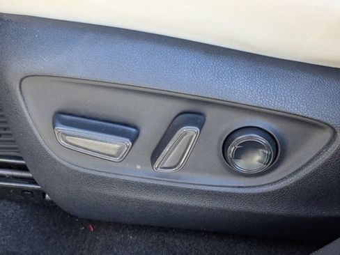 Used 2023 Toyota RAV4 Limited image 20