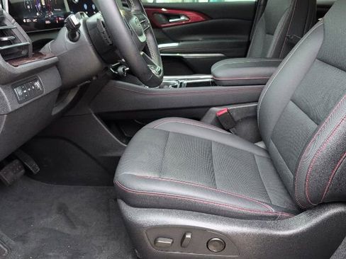 Used 2024 Chevrolet Traverse Z71 w/ Enhanced Driving Package image 13