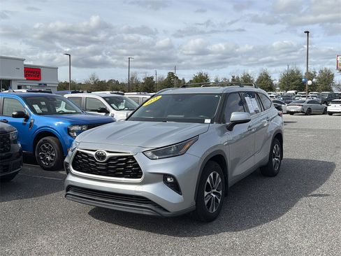 Used 2021 Toyota Highlander XLE image 9