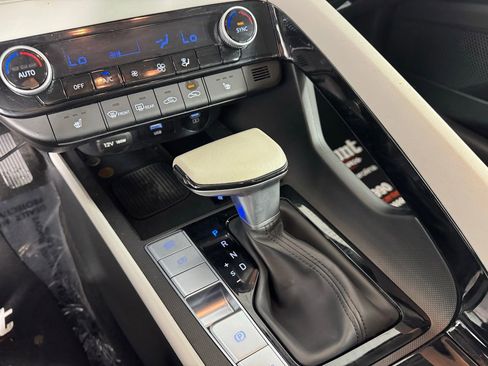 Used 2025 Hyundai Elantra Limited image 20