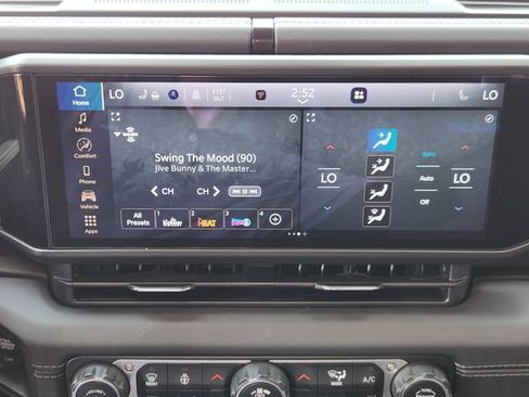 Used 2025 Jeep Wrangler Unlimited Rubicon 4xe w/ Convenience Group AWD/4WD image 18