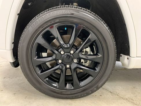 Used 2022 Jeep Grand Cherokee Laredo X image 21