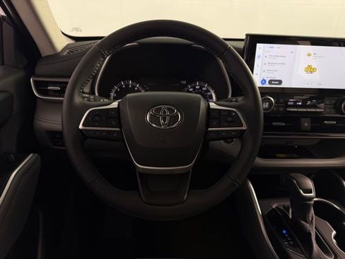 Used 2026 Toyota Highlander XLE image 21