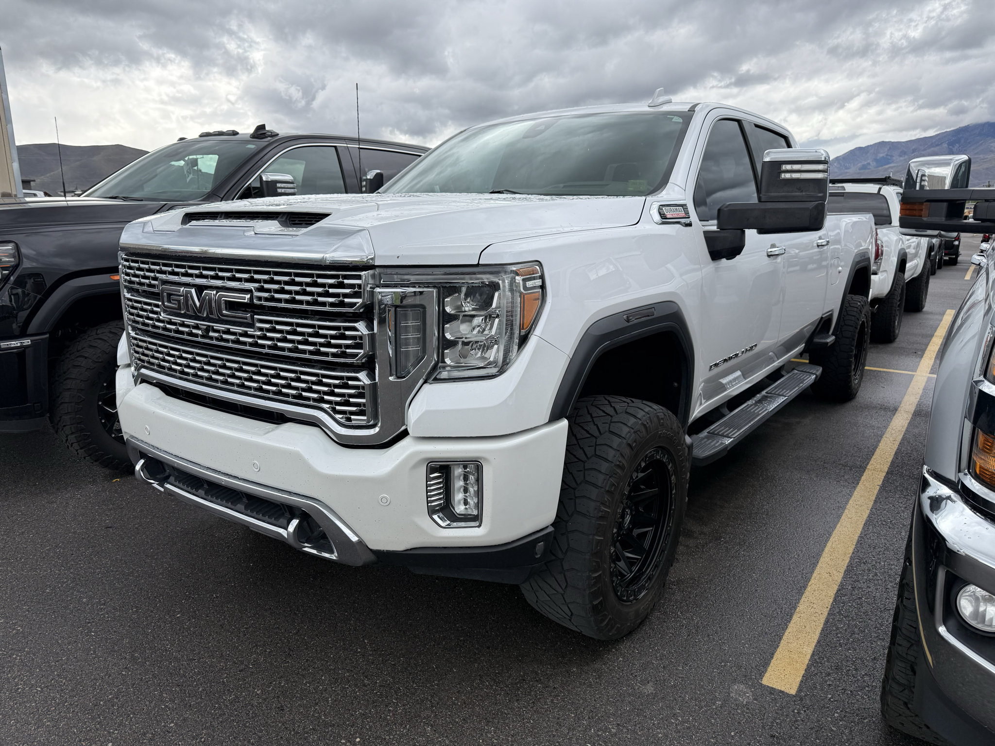 Used 2020 GMC Sierra 3500 Denali w/ Denali Ultimate Package AWD/4WD image 3