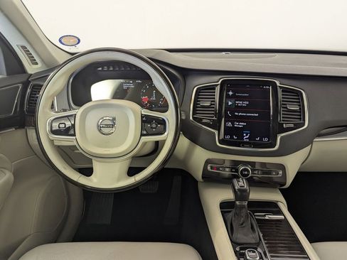Used 2017 Volvo XC90 T6 Momentum w/ Vision Package AWD/4WD image 6
