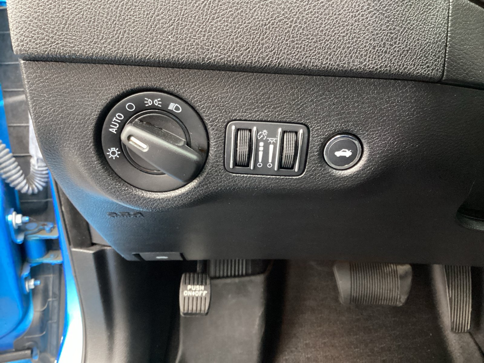 Used 2023 Dodge Charger SXT RWD image 25