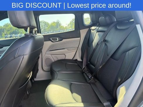 Used 2023 Jeep Compass Latitude AWD/4WD image 17