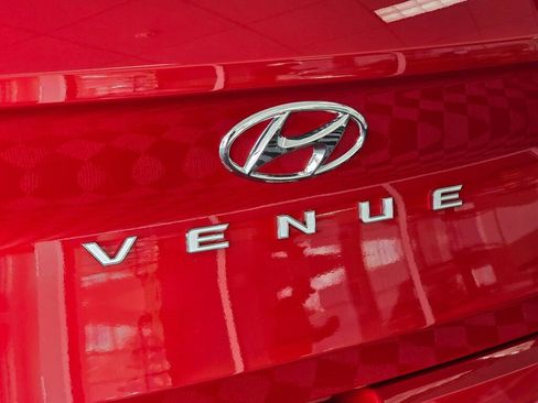 Used 2022 Hyundai Venue Limited FWD image 13