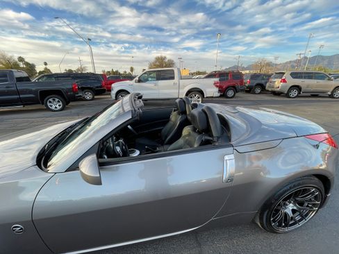 Used 2007 Nissan 350Z Touring image 11