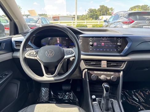 Used 2024 Volkswagen Taos SE FWD image 16