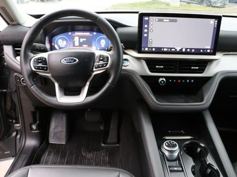 Used 2025 Ford Explorer Active w/ Active Comfort Package AWD/4WD image 18