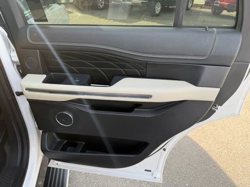 Used 2018 Ford Expedition Platinum image 38