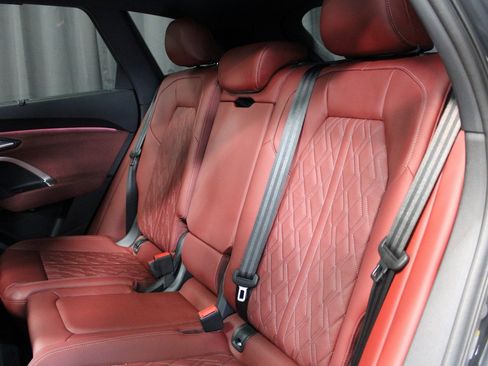 Used 2025 Audi SQ5 Prestige image 7