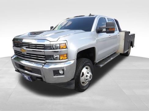 Used 2018 Chevrolet Silverado 3500 LT w/ LT Convenience Package AWD/4WD image 3