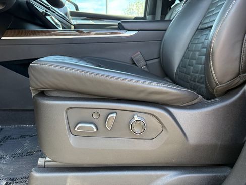 Used 2025 Cadillac Escalade Sport Platinum AWD/4WD image 25