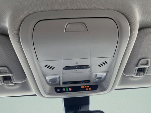 Used 2022 GMC Terrain SLT image 42