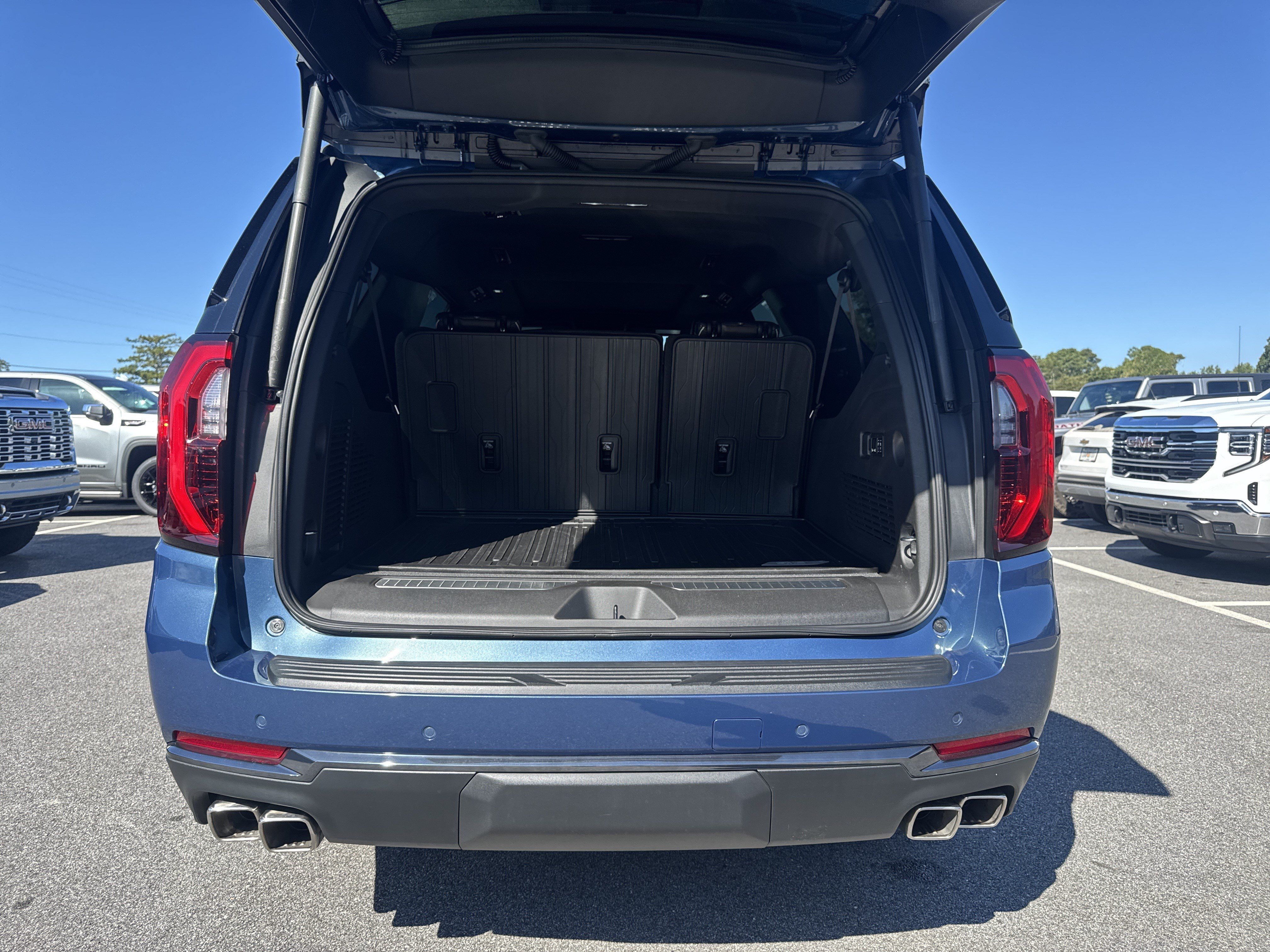 Certified 2026 GMC Yukon XL Denali Ultimate w/ LPO, Floor Liner Package AWD/4WD image 20