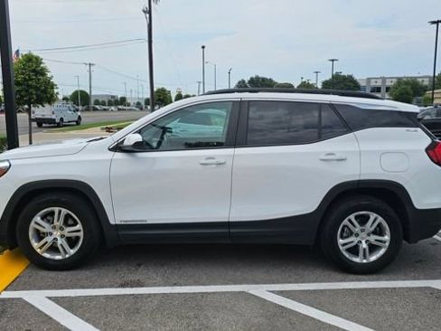 Used 2021 GMC Terrain SLE w/ Driver Convenience Package FWD image 2