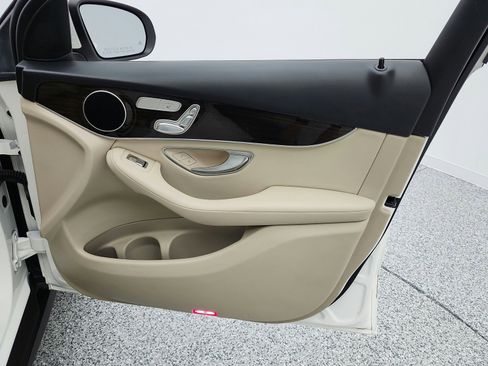 Used 2020 Mercedes-Benz GLC 300 4MATIC image 20