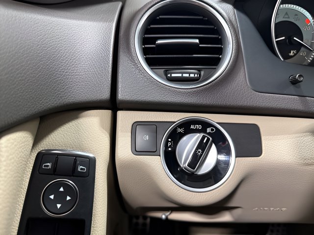 Used 2013 Mercedes-Benz C 300 4MATIC Sedan image 15
