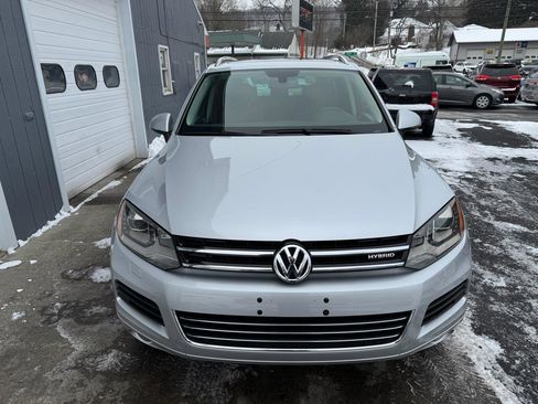 Used 2011 Volkswagen Touareg Hybrid image 2