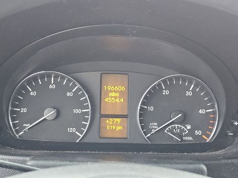 Used 2015 Mercedes-Benz Sprinter 2500 image 24