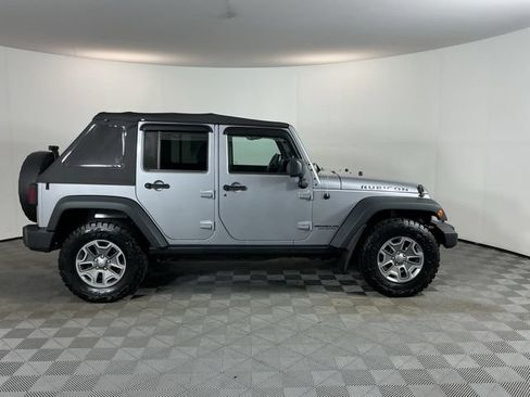 Used 2015 Jeep Wrangler Unlimited Rubicon w/ Connectivity Group AWD/4WD image 4