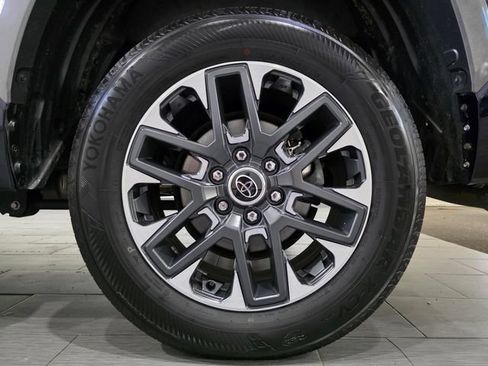 Used 2024 Toyota Tundra Limited AWD/4WD image 23