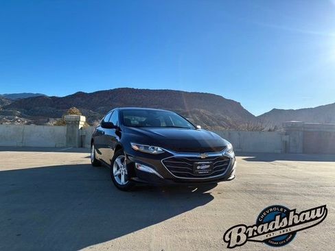 Used 2023 Chevrolet Malibu LS image 2