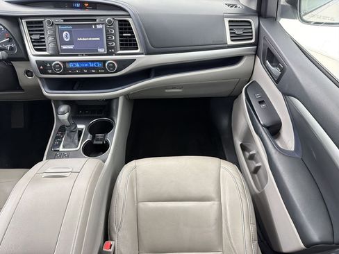 Used 2015 Toyota Highlander XLE FWD image 27