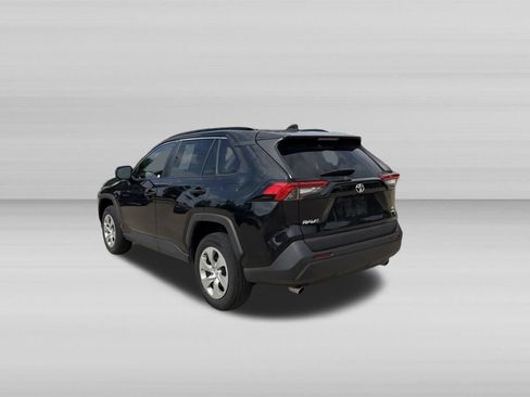 Used 2021 Toyota RAV4 LE AWD/4WD image 7