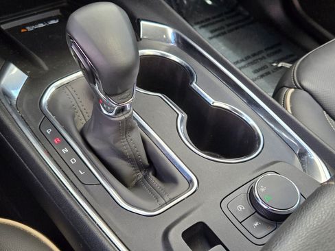 Used 2023 Chevrolet Traverse Premier FWD image 32
