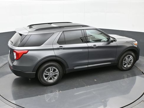 Used 2023 Ford Explorer XLT w/ Equipment Group 202A AWD/4WD image 33