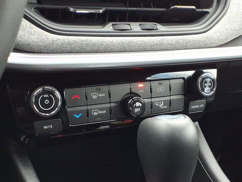 Used 2023 Jeep Compass Latitude image 20