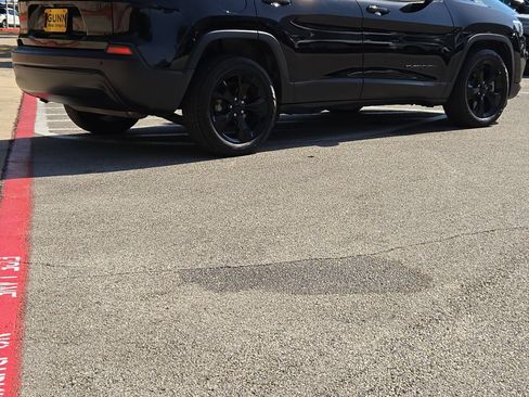 Used 2020 Jeep Cherokee Latitude Plus FWD image 3
