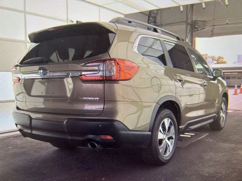 Used 2025 Subaru Ascent Premium AWD/4WD image 2