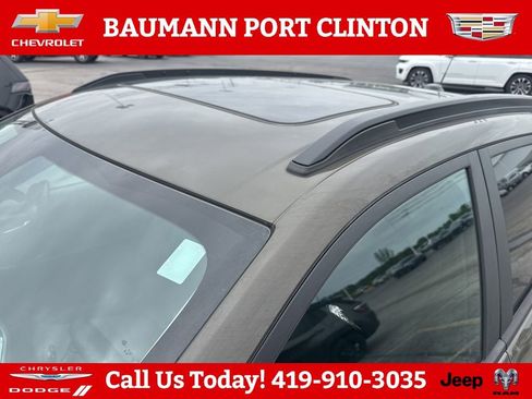 Used 2024 Chevrolet Trax LT w/ Sunroof Package FWD image 8