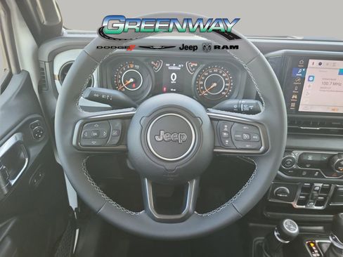 Used 2025 Jeep Gladiator Sport AWD/4WD image 26