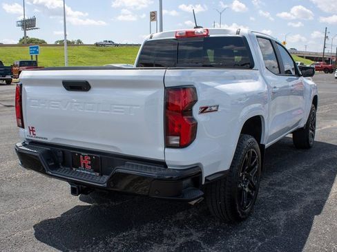 Used 2024 Chevrolet Colorado Z71 w/ Z71 Convenience Package 2 image 3