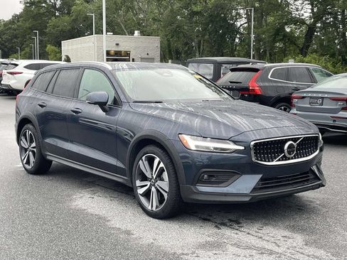 Used 2025 Volvo V60 B5 Cross Country Plus AWD/4WD image 1