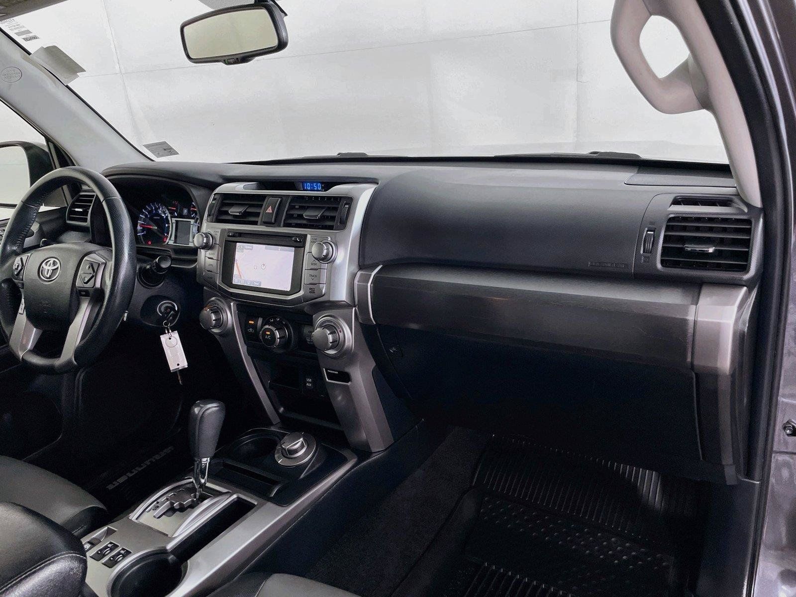Used 2018 Toyota 4Runner SR5 Premium AWD/4WD image 32