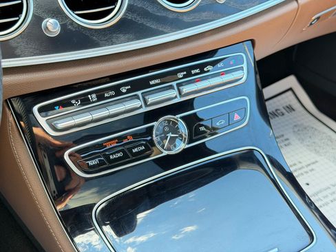 Used 2017 Mercedes-Benz E 300 4MATIC image 24