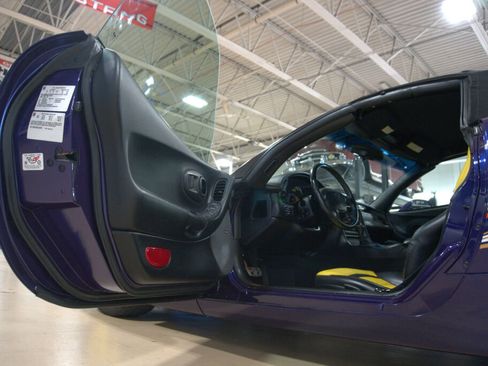 Used 1998 Chevrolet Corvette Convertible w/ Memory Pkg image 35